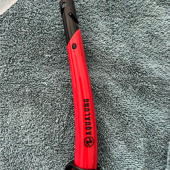 AQUA LUNG SWIM MASK AND SNORKEL- NEW RED AND BLACK- ADULT SIZE - Picture 10 of 11